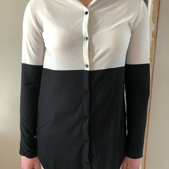 Lularoe Valentina Long sleeved black & white top - Picture 2 of 2